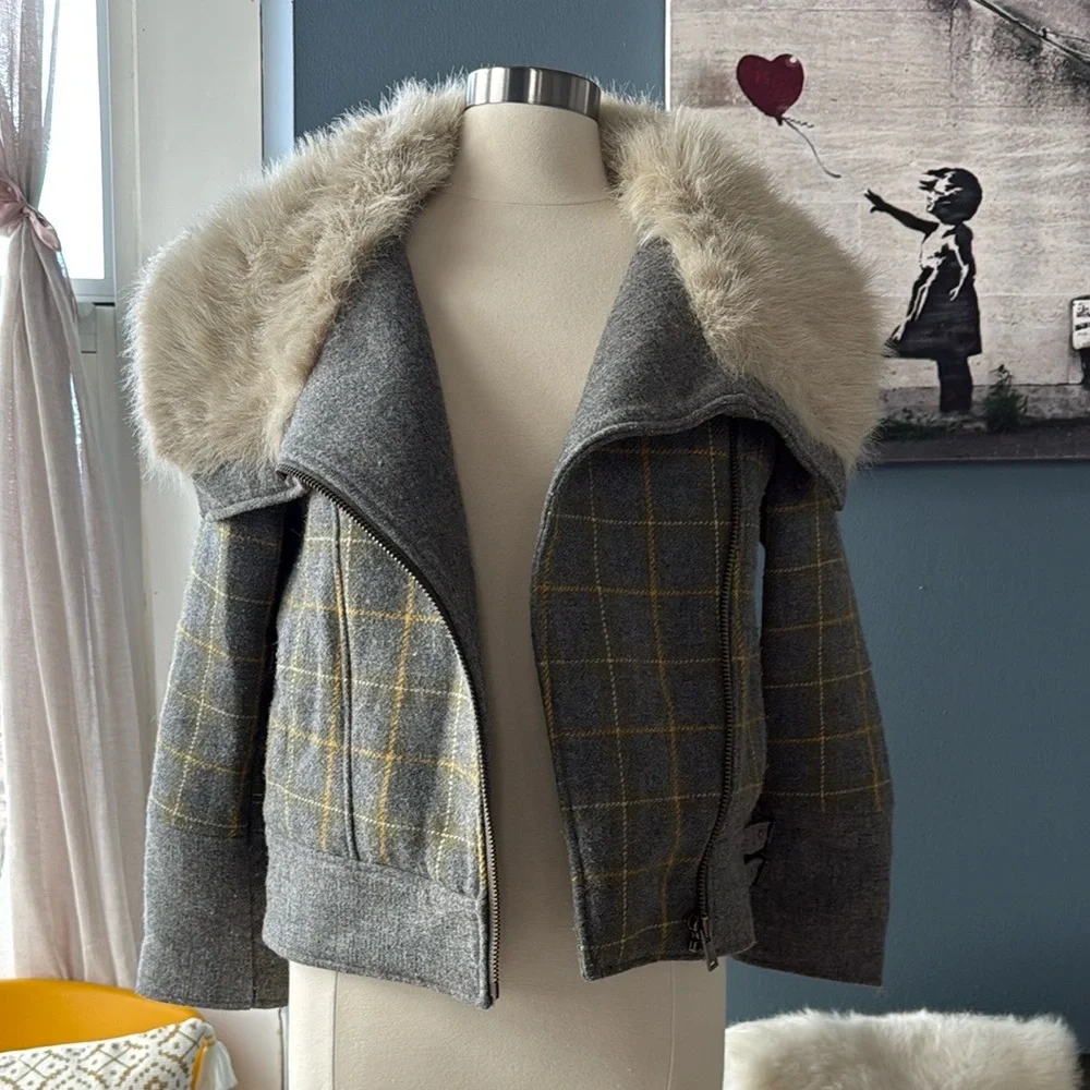 Banana Republic Gray Plaid Jacket with Faux Fur Collar | M Petite - Picture 8 of 15